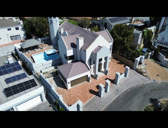 7 BEDROOM HOUSE FOR SALE IN WEST BEACH